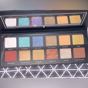 BOXY CHARM - Hello Charmer - 12 Shade eyeshadow pallet